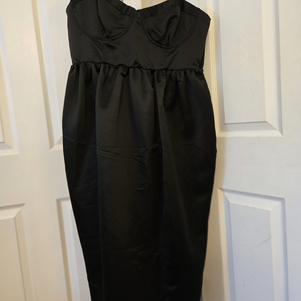 Elegant Black Strapless Dress